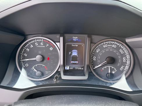 Used 2021 Toyota Tacoma TRD Sport w/ Technology Package image 16