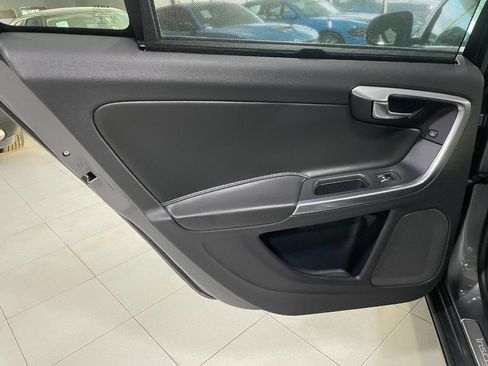 Used 2018 Volvo S60 T5 Inscription image 17