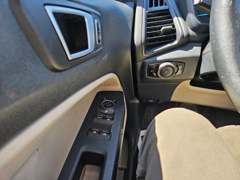 Used 2018 Ford EcoSport SE w/ SE Convenience Package image 12