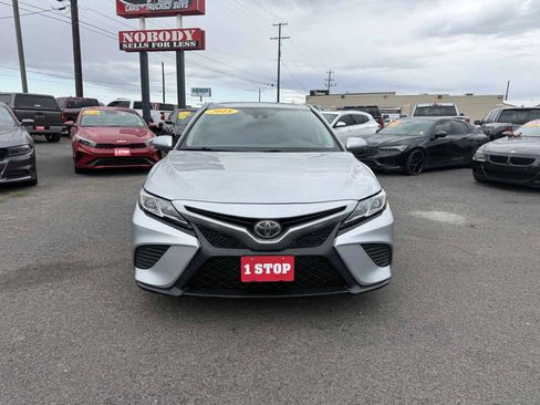 Used 2019 Toyota Camry SE FWD image 2