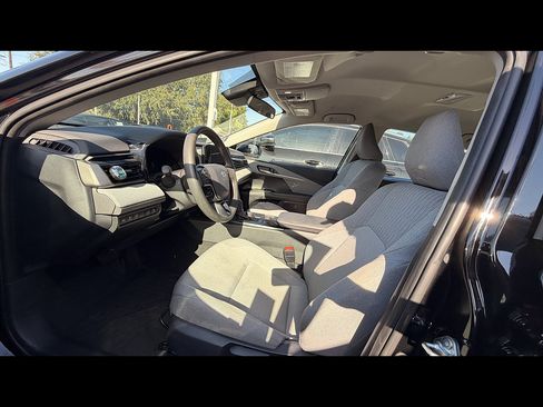 Used 2025 Toyota Camry LE FWD image 6