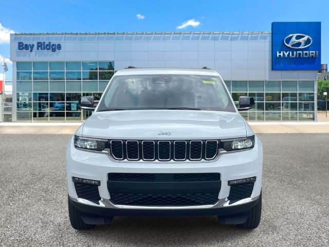 Used 2023 Jeep Grand Cherokee L Limited AWD/4WD image 2