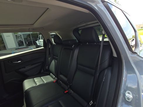 Used 2022 Nissan Rogue SL FWD image 17