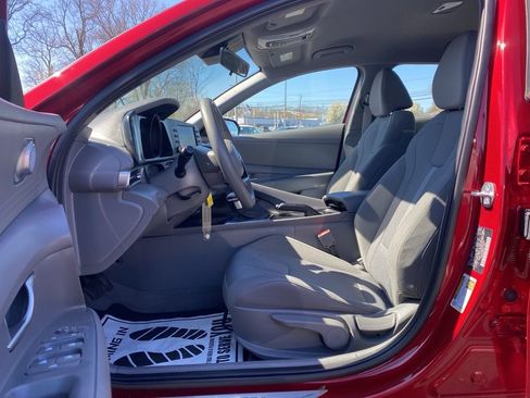 Certified 2023 Hyundai Elantra SE w/ Cargo Package image 13