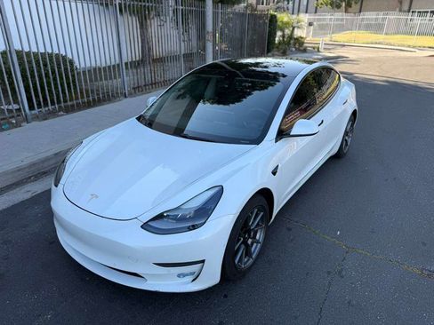 Used 2021 Tesla Model 3 Standard Range Plus RWD image 1