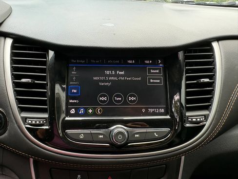 Used 2021 Chevrolet Trax LT w/ Premium Seat Package AWD/4WD image 35