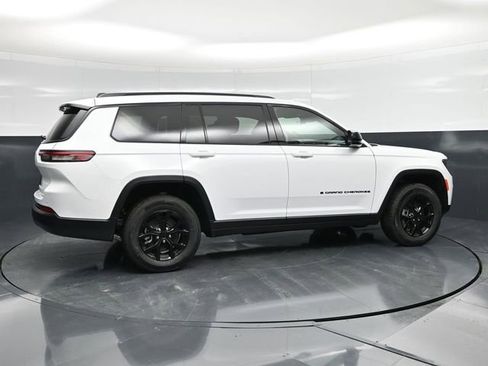 New 2025 Jeep Grand Cherokee L Altitude image 10
