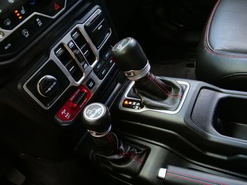 Used 2018 Jeep Wrangler Unlimited Rubicon image 17