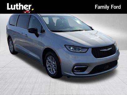 Used 2024 Chrysler Pacifica Touring-L