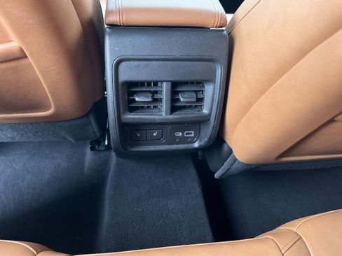 Used 2021 Cadillac XT4 Premium Luxury image 17