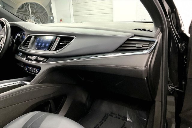Used 2024 Buick Enclave Essence w/ Sport Touring Edition FWD image 18