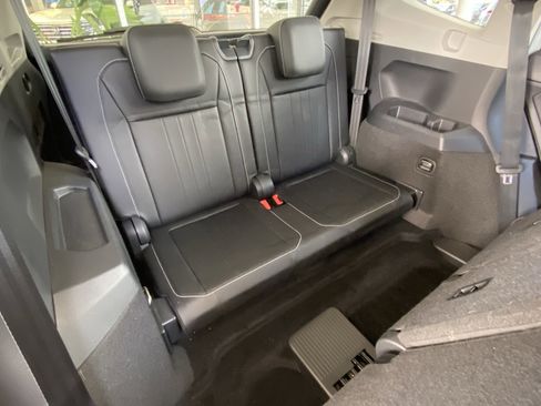 Certified 2023 Volkswagen Tiguan SE FWD image 31