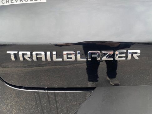 Used 2023 Chevrolet TrailBlazer LT w/ Convenience Package FWD image 7