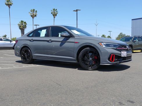 Used 2024 Volkswagen Jetta GLI Autobahn FWD image 4
