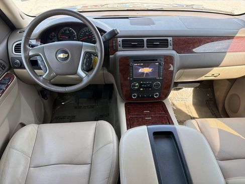Used 2012 Chevrolet Suburban LTZ RWD image 14