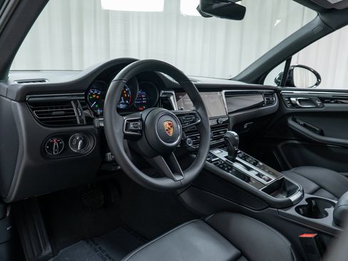 New 2026 Porsche Macan image 4