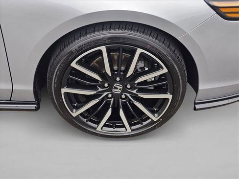 Used 2025 Honda Accord Touring image 9