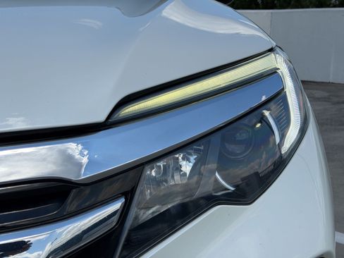 Used 2017 Honda Pilot Elite image 12