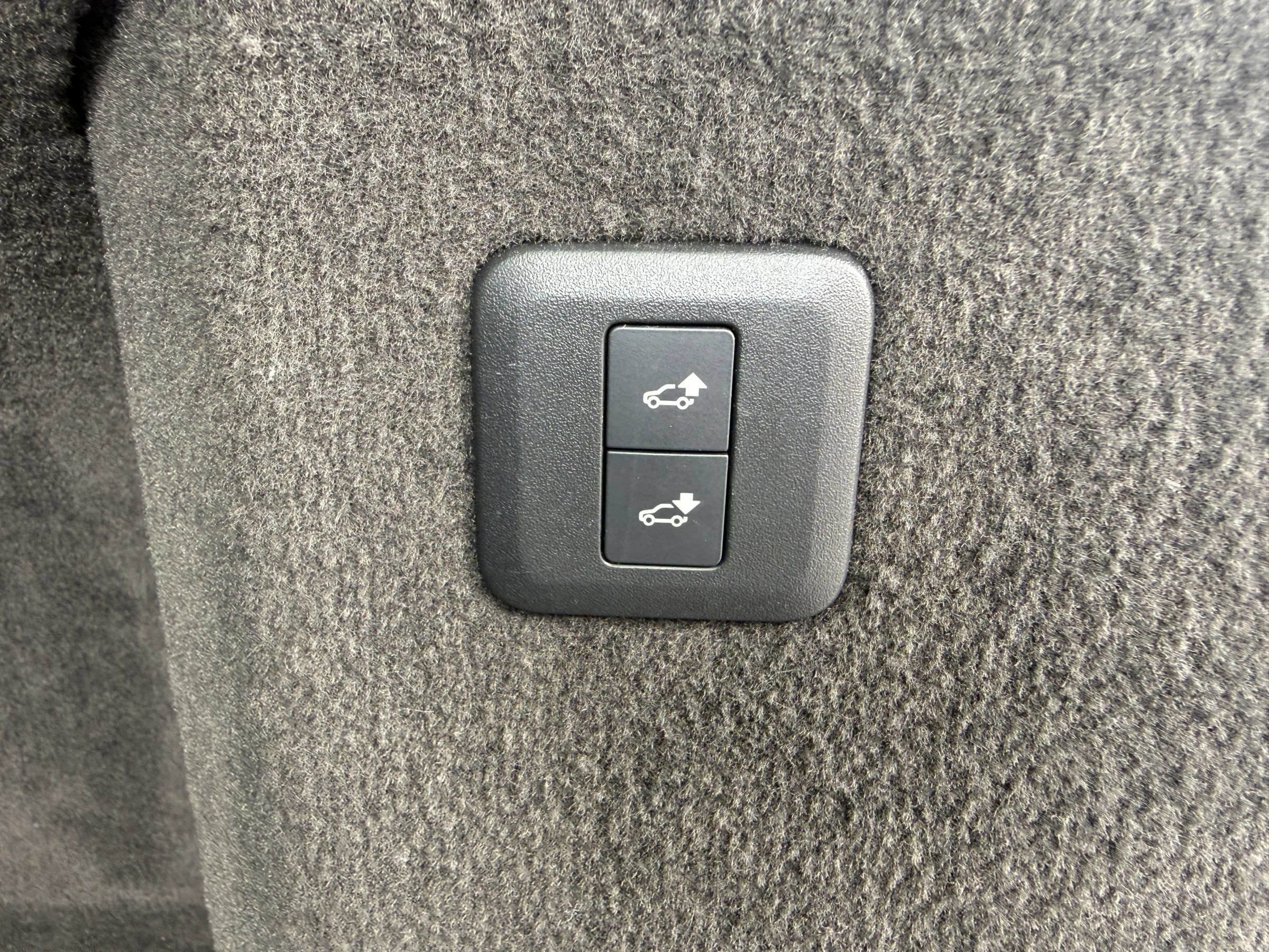 Used 2018 Land Rover Range Rover Sport SE AWD/4WD image 35