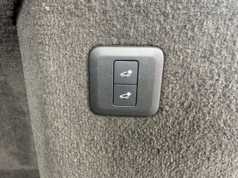 Used 2018 Land Rover Range Rover Sport SE AWD/4WD image 35