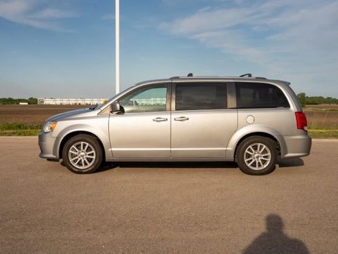 Used 2019 Dodge Grand Caravan SXT FWD image 4
