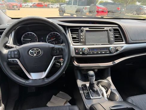 Used 2016 Toyota Highlander Plus FWD image 14