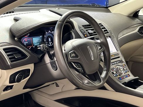 Used 2018 Lincoln MKZ Reserve w/ Technology Package FWD image 17