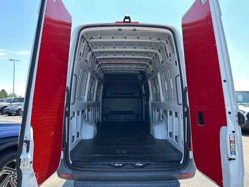Used 2024 Mercedes-Benz Sprinter 2500 w/ Acoustic Package image 11