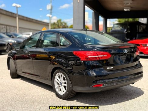 Used 2018 Ford Focus SE FWD image 3