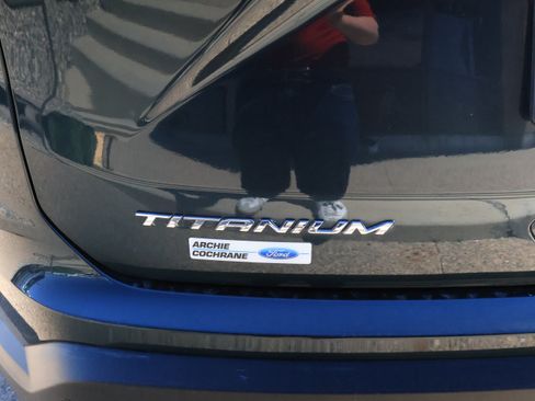 Certified 2023 Ford Edge Titanium w/ Class II Trailer Tow Package AWD/4WD image 9
