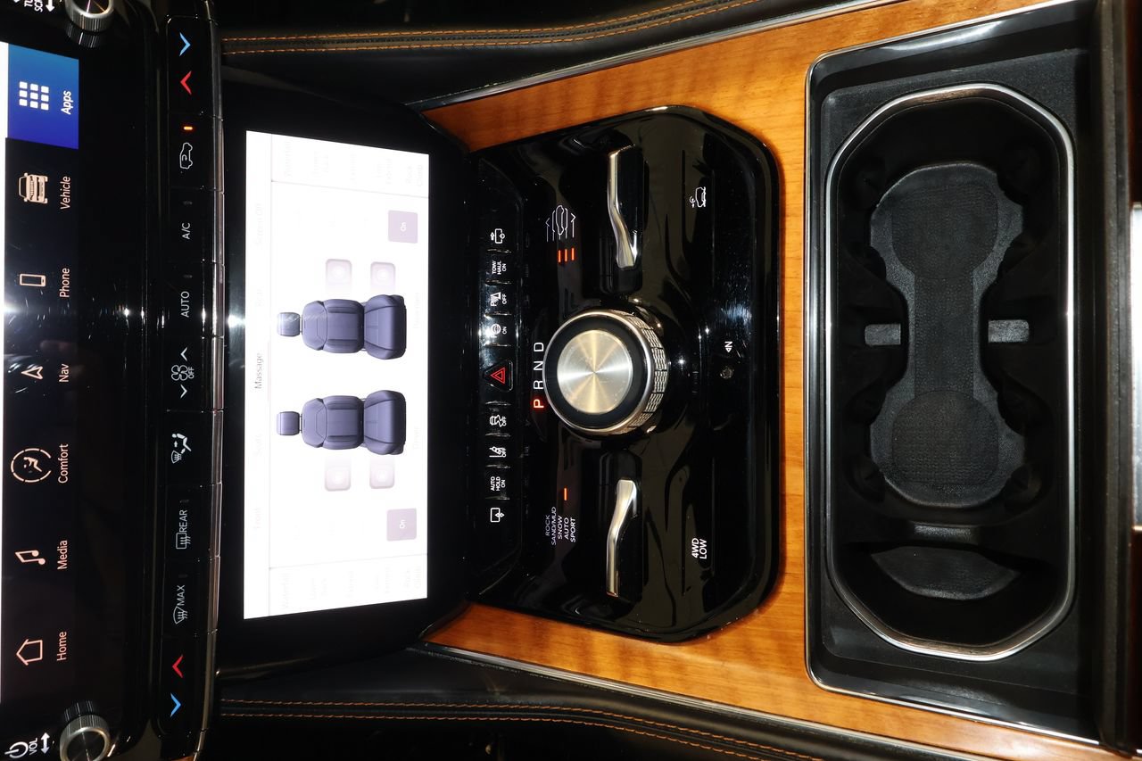 Used 2022 Jeep Grand Wagoneer Series III AWD/4WD image 15