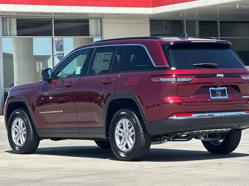 New 2025 Jeep Grand Cherokee Laredo w/ Luxury Tech Group I image 4