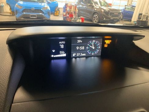 Used 2017 Subaru Forester 2.5i Premium w/ All-Weather Package image 20