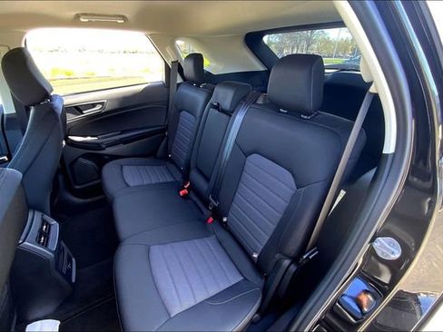 Used 2022 Ford Edge SE w/ Black Appearance Package image 24