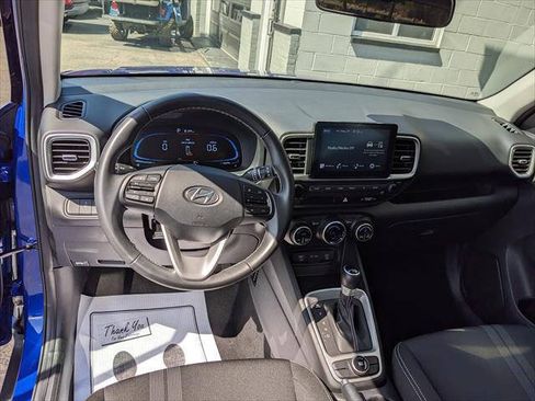 Used 2025 Hyundai Venue SEL FWD image 12