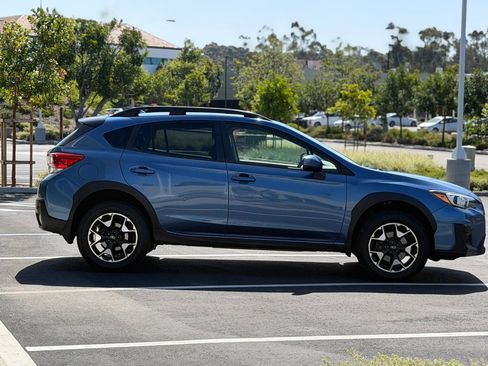 Used 2020 Subaru Crosstrek 2.0i Premium w/ Moonroof Package 2 AWD/4WD image 2