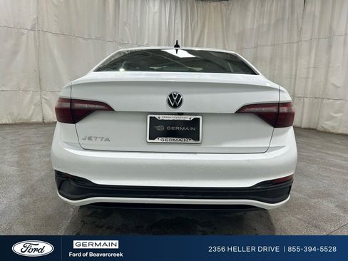 Used 2022 Volkswagen Jetta Sport image 7