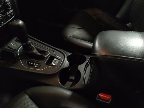 Used 2021 Jeep Cherokee Latitude Lux w/ Sun & Sound Group FWD image 26