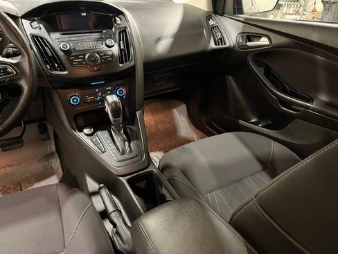 Used 2016 Ford Focus SE w/ SE Cold Weather Package FWD image 23