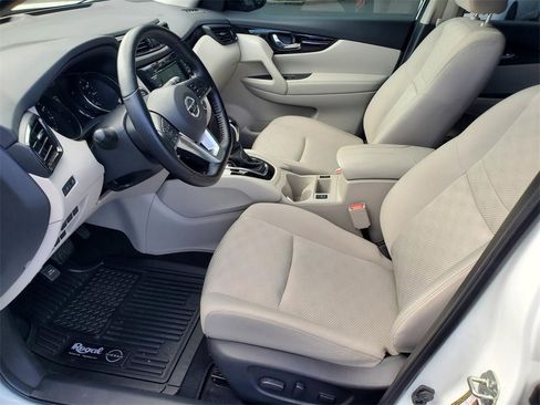 Certified 2022 Nissan Rogue Sport SV image 4