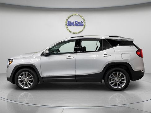 Used 2022 GMC Terrain SLT w/ Infotainment Package II AWD/4WD image 2