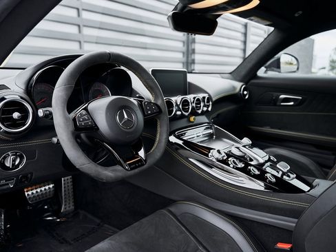 Used 2019 Mercedes-Benz AMG GT R image 2