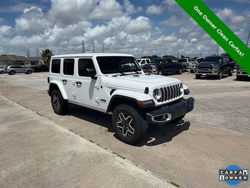 Used 2025 Jeep Wrangler Sahara image 2