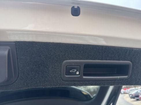 Used 2017 Lexus RX 450h AWD image 38