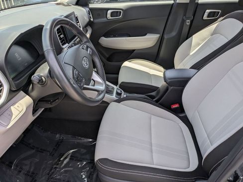 Used 2025 Hyundai Venue SEL FWD image 23