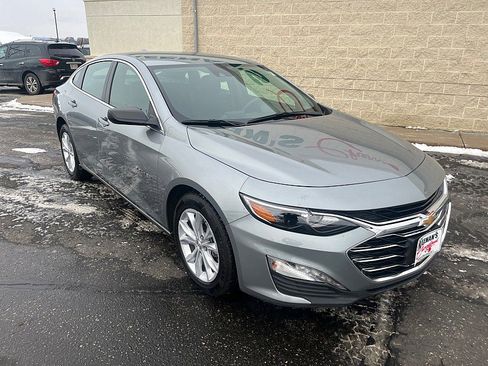 Used 2025 Chevrolet Malibu LT image 2