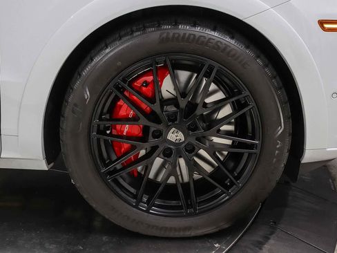 Used 2025 Porsche Cayenne Turbo AWD/4WD image 8