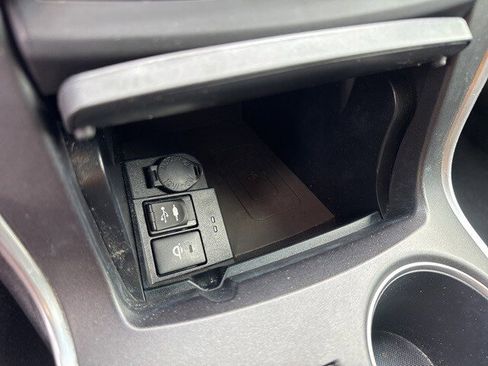 Used 2015 Toyota Camry XLE image 27