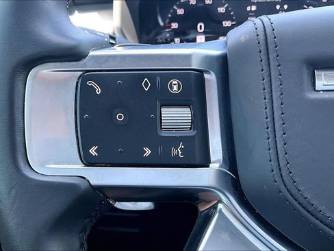 Used 2024 Land Rover Discovery Dynamic SE AWD/4WD image 19