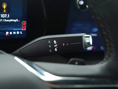 Used 2025 Chevrolet Suburban LT w/ Comfort Package image 28